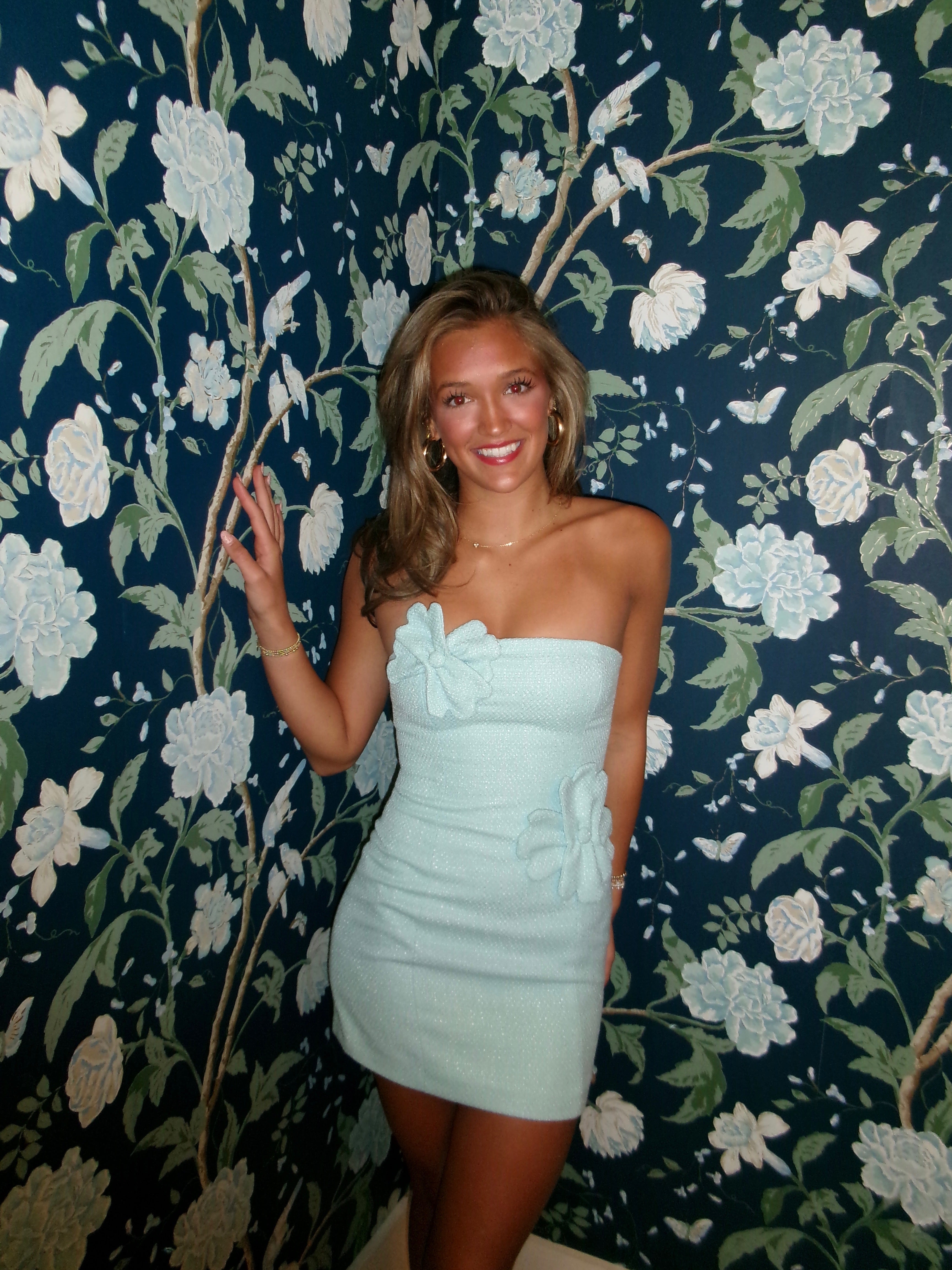 3d flower mini dress Aqua Design Strapless – Riley Madison Boutique Size:8 FL OZ or as a trendy Sparkly Luxury Long Sleeve 202603011P
